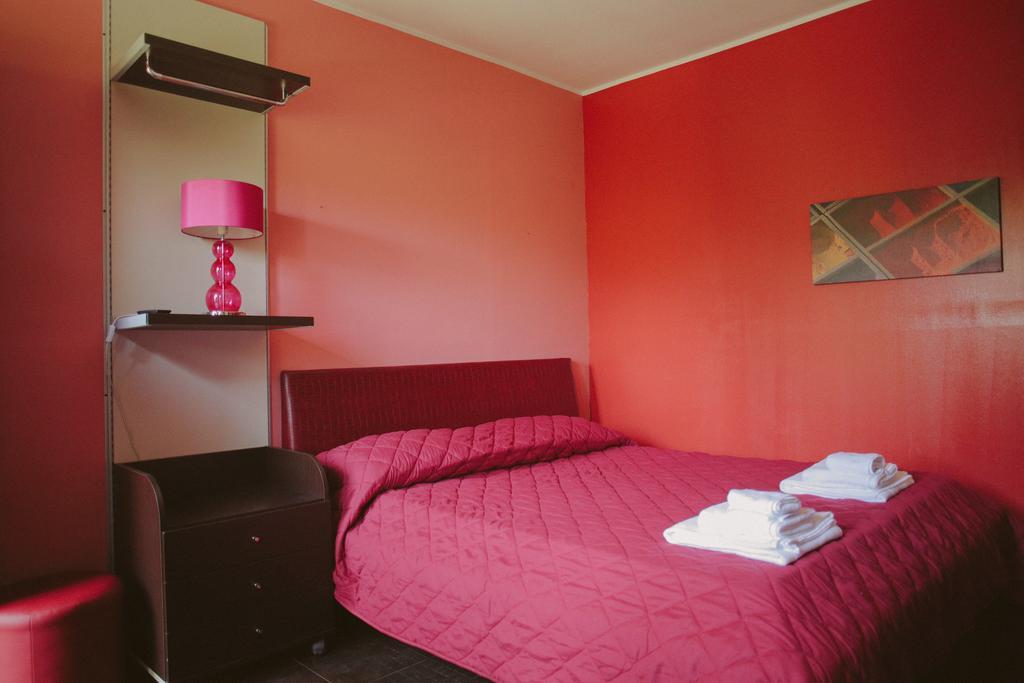 Parco D'Arte Altart Bed and Breakfast Rende Rum bild